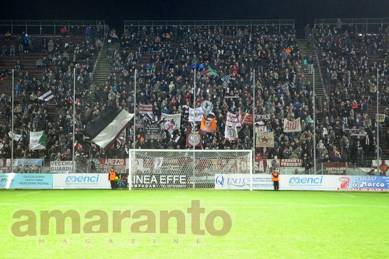 atmosfera calda nella sud per il derby con il Livorno